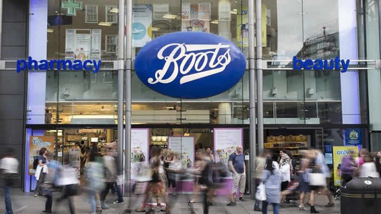 Covid-19 testleri eczanelerde 6 pound fiyatla satışa çıkıyor