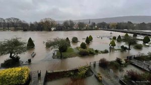 Franklin Fırtınası İngiltere’ye yaklaşırken sel ve tahliyeler artıyor