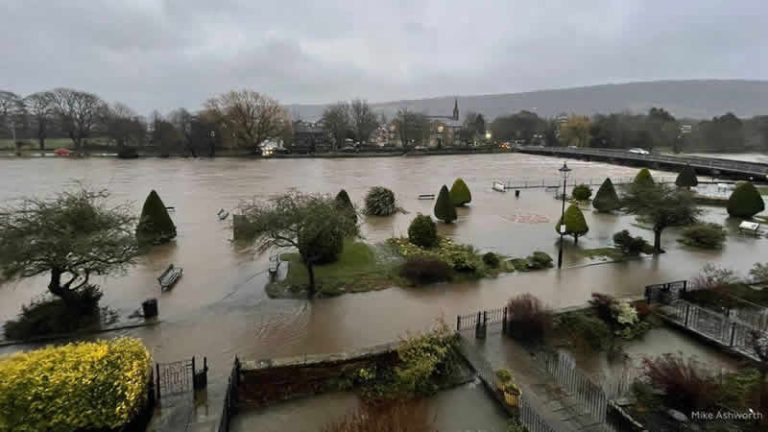 Franklin Fırtınası İngiltere’ye yaklaşırken sel ve tahliyeler artıyor