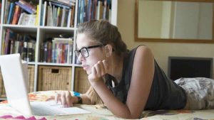 Bakım Evi’nden ayrılan gençlere ayda 1.600 sterlin verilecek