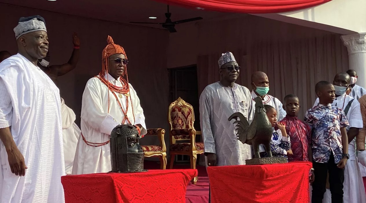 İngiltere 125 yıl önce Nijerya’dan aldığı heykelleri iade etti