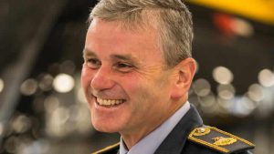 İngiltere 54 yaşındaki generalin sıra dışı davranışını konuşuyor