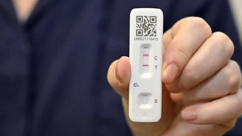 İngiltere’de Covid-19 nedeniyle izolasyon kuralı bu ay rafa kaldırılabilir