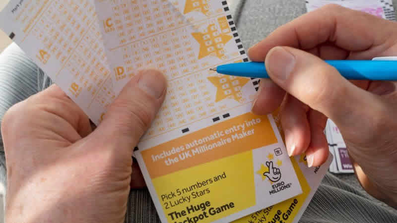 EuroMillions’ta 109,9 milyon sterlini kazanan talihli İngiltere’den