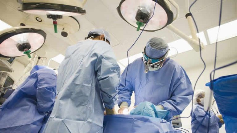 İngiltere’de dört gözle beklenen NHS planı duyurusu ertelendi