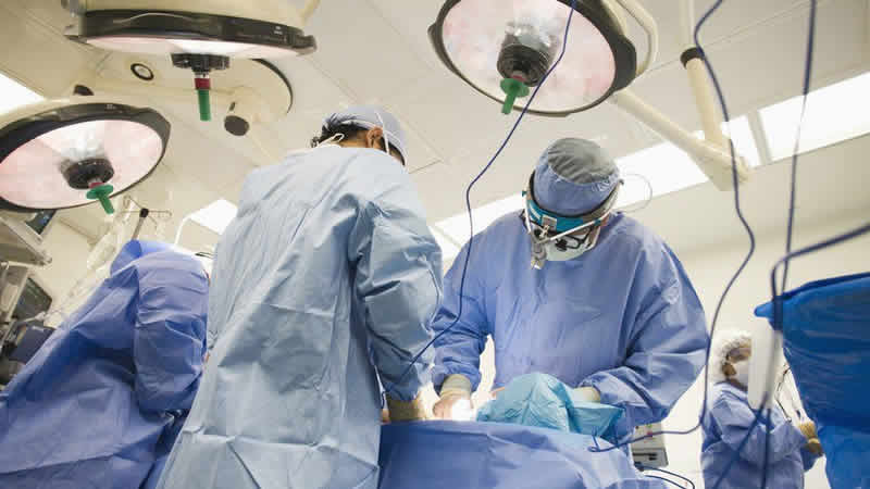 İngiltere’de dört gözle beklenen NHS planı duyurusu ertelendi