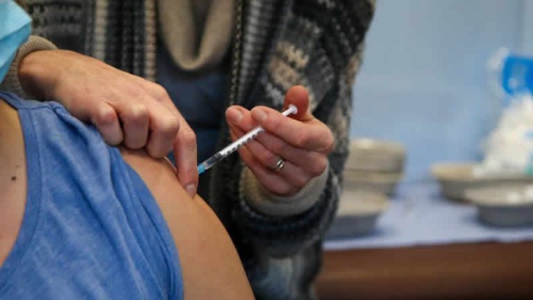 İngiltere’de milyonlarca Covid-19 aşısı dozu imha edildi