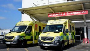 İngiltere’de rutin hastane tedavisi bekleyenlerin sayısı rekor seviyeye ulaştı