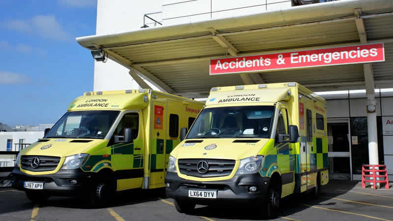 İngiltere’de rutin hastane tedavisi bekleyenlerin sayısı rekor seviyeye ulaştı