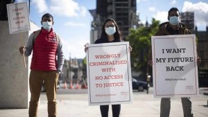 İngiltere’deki binlerce göçmenin hayatını mahveden İngilizce sınavına tepkiler büyüyor