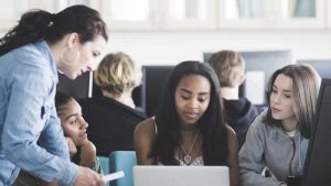 İngiltere’deki okullarda önyargılı öğretimi önlemek için kılavuz yayınlandı