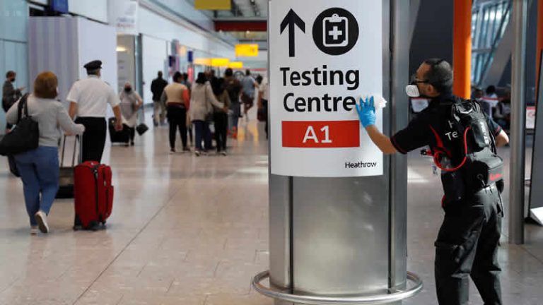 İngiltere’ye varışlarda PCR testi zorunluluğu kaldırıldı