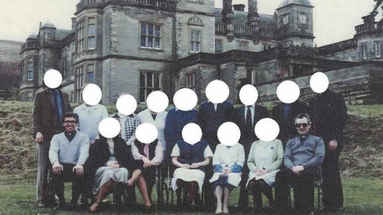 Keşişler tarafından cinsel istismara uğrayan adama 1.4 milyon sterlin tazminat