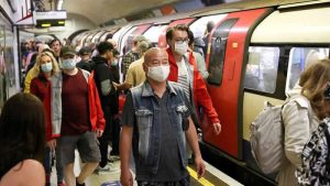 Londra’da Metro Seferleri Kademeli Olarak Başladı