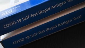 NHS yöneticileri ücretsiz test ve izolasyonun devam etmesini istiyor