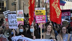 Başkent Londra’da halk ırkçılığa karşı sokağa indi