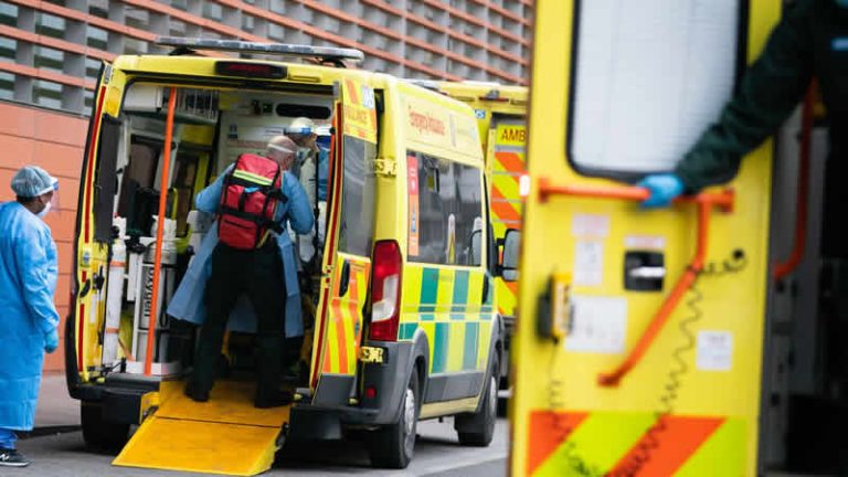 Birleşik Krallık’ta bir hafta içinde 400 bin Covid vakası kayıtlara geçti