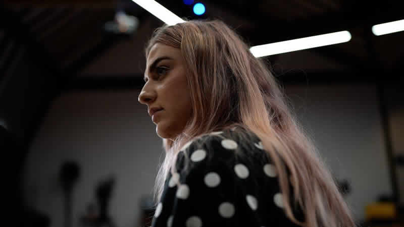  Birleşik Krallık’ta kadınların yaklaşık yarısı elle tacize uğruyor