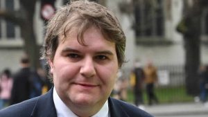 İngiliz milletvekili, tecavüze uğradığını ve trans olduğunu açıklandı