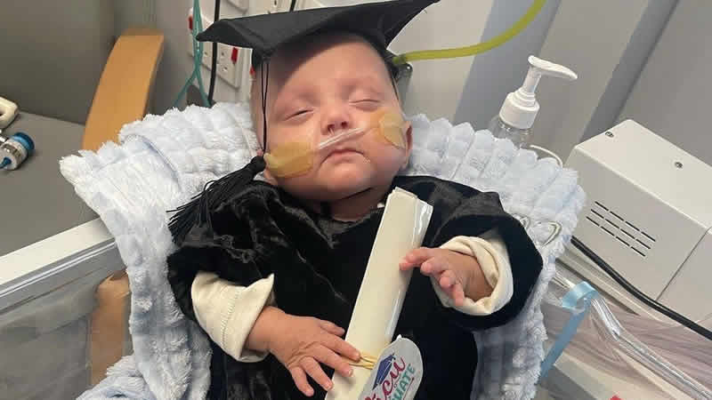 Liverpool’da 23 haftalık doğan bebek sonunda ailesine kavuştu