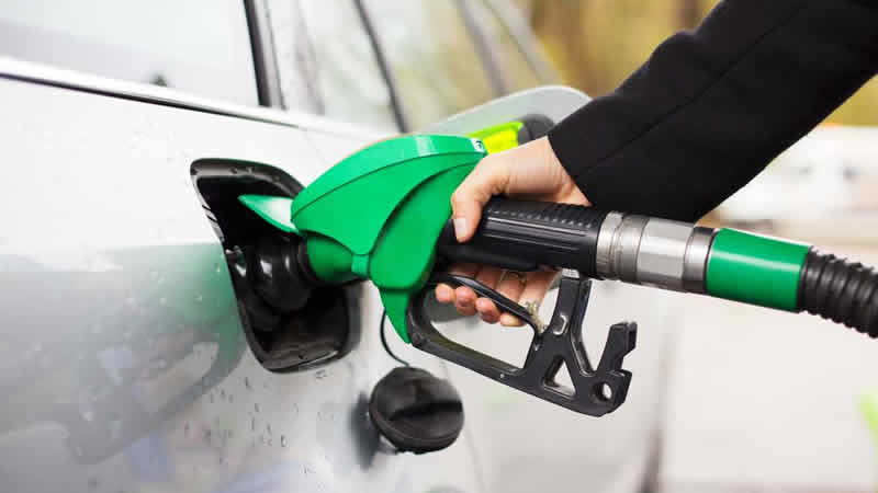 İngiltere’de akaryakıt fiyatları rekor tazeledi