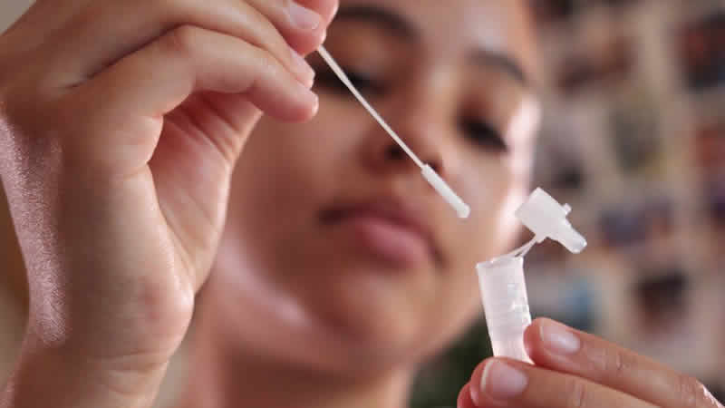 İngiltere’de ücretsiz Covid testlerinin son günü endişeleri artırıyor