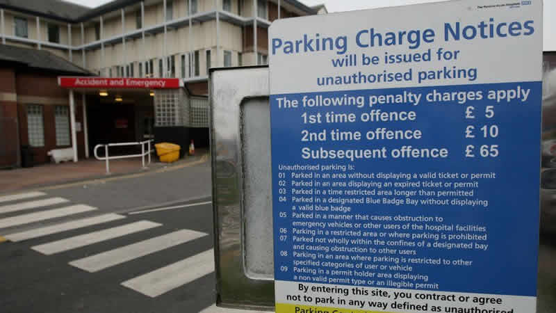 İngiltere’de Arızalı Otopark Makineleri Binlerce Sürücüye Yanlış Ceza Kesiyor