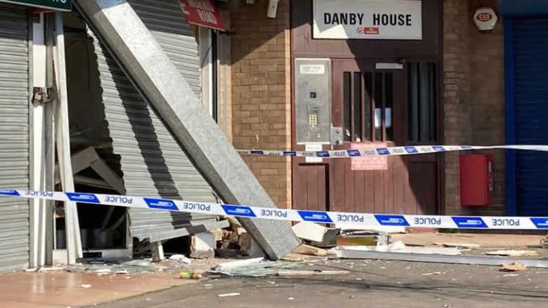 Para çalmak için ATM’yi patlatan iki hırsız kayıplara karıştı