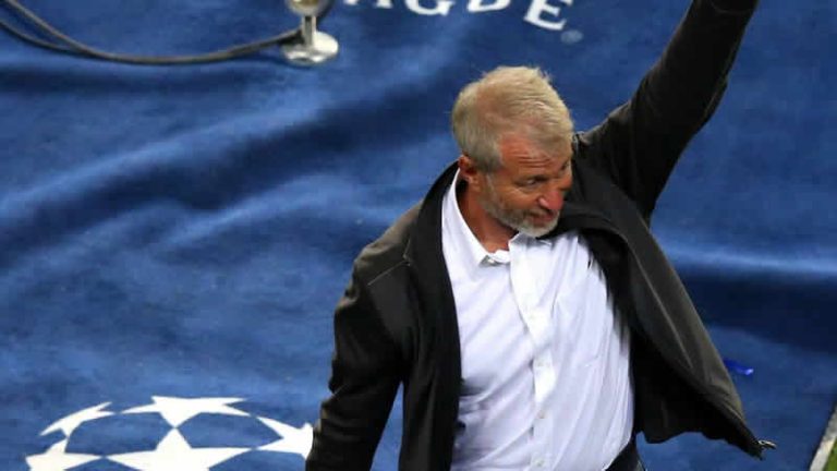 Roman Abramoviç’e uygulanan yaptırımlar Chelsea kulübünü de etkileyecek