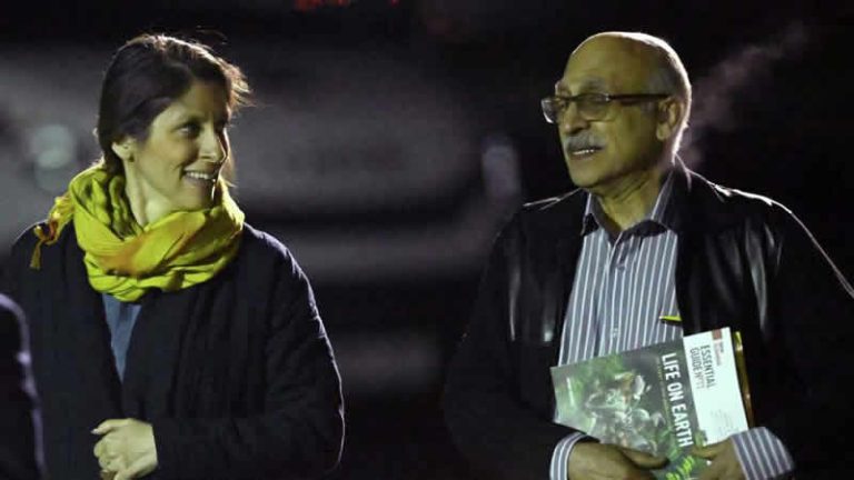 Uzun yıllar İran’da tutuklu bulunan iki İngiliz vatandaşı geri döndü