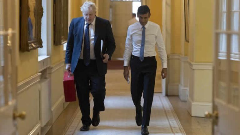 Başbakan Johnson ve Maliye Bakanı Sunak istifa etmeyeceklerini açıkladı