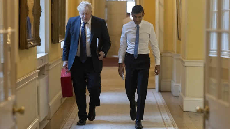 Başbakan Johnson ve Maliye Bakanı Sunak istifa etmeyeceklerini açıkladı