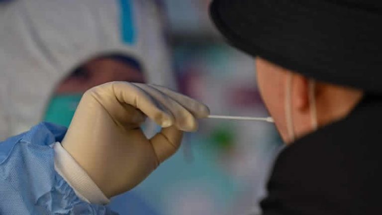 Dünya Sağlık Örgütü duyurdu: İngiltere’de yeni varyant alarmı!