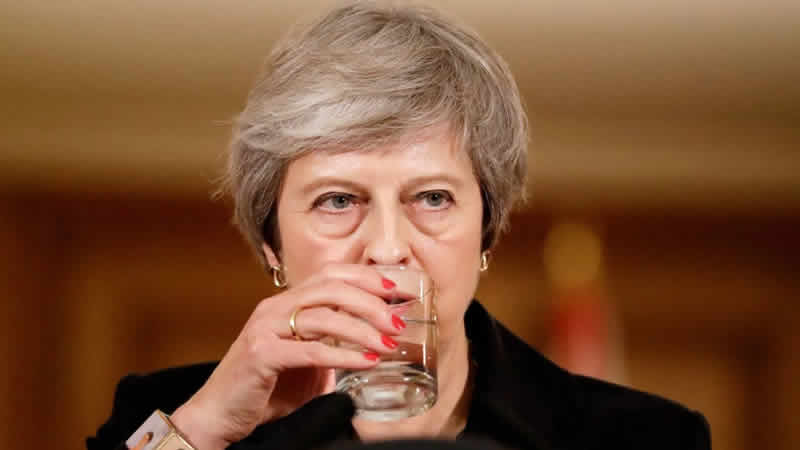  Eski Başbakan May, Ruanda’ya göçmen gönderilmesi kararını eleştirdi