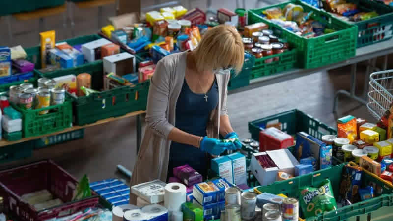 Gıda bankalarına yardım için başvuranların sayısında görülmemiş artış