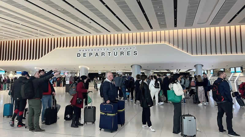 Havayolları ve havaalanları uzun kuyrukların önüne geçmek için çare arıyor