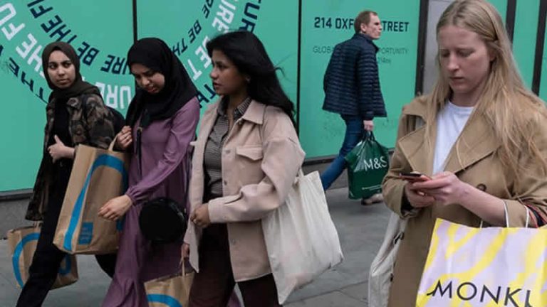 İngiltere’de artan yaşam maliyeti nedeniyle perakende satışlar düştü