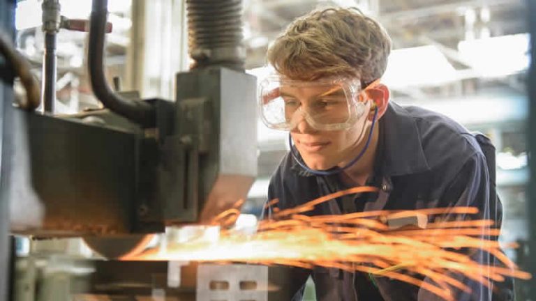 İngiltere’de ekonomik büyüme Şubat ayında yavaşladı