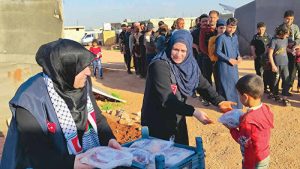 İngiltere’deki Türk hayırseverlerden Suriye’ye yardım köprüsü