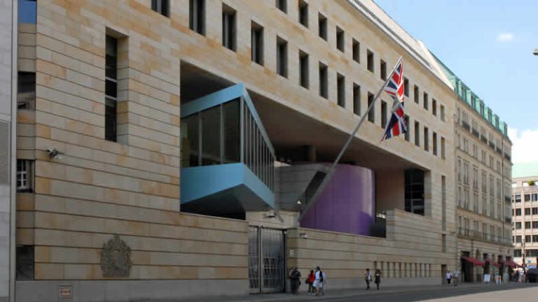İngiltere’nin Berlin Büyükelçiliği’nde Rusya adına casusluk yapıldığı ortaya çıktı