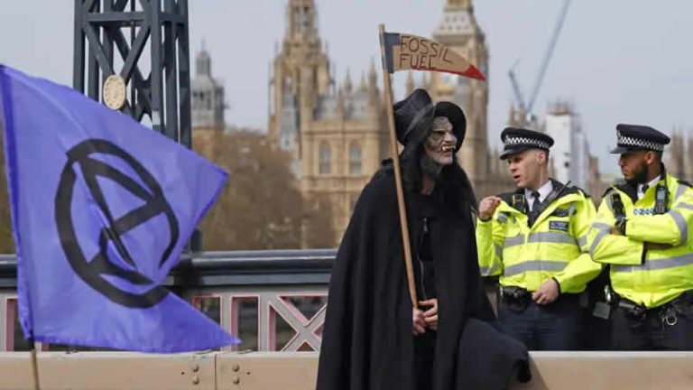 Yokoluş İsyanı yeniden Londra sokaklarını işgal etti