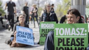 Londra’da çevreciler fosil yakıt kullanımını protesto etti