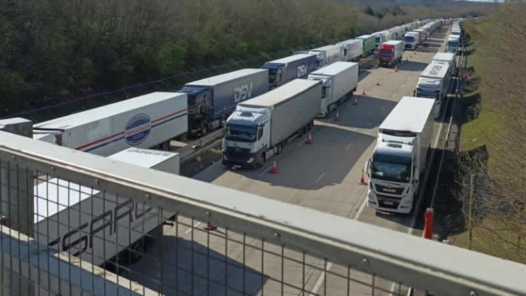 Manş Denizi’nde kanallar arası feribot kesintisi devam ediyor