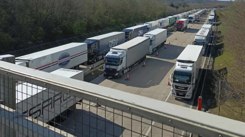 Manş Denizi’nde kanallar arası feribot kesintisi devam ediyor