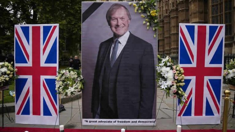 Milletvekili Amess’i öldüren kişi ömür boyu hapis cezasına çarptırıldı