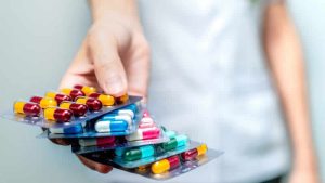 NHS, süper bakterilerle savaşacak iki yeni ilacı kullanıma sunuyor