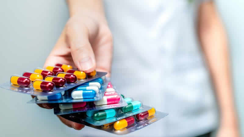 NHS, süper bakterilerle savaşacak iki yeni ilacı kullanıma sunuyor