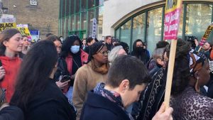 Öğretmenler, polisin okullara girmesinin son çare olması gerektiğini söylüyor