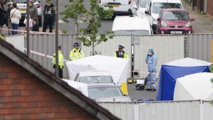 Londra’nın güneydoğusundaki bir evde dört kişi bıçaklanarak öldürüldü