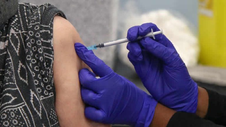 Araştırma: Dördüncü doz Covid-19 aşısı virüse karşı korumayı artırıyor